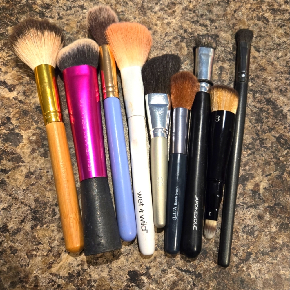 Bundle of Misc Makeup Brushes x 9